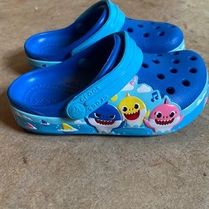 BABY SHARK Crocs